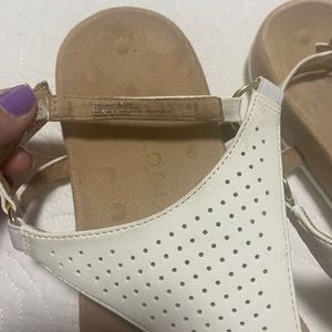 Cute, white sandals with a great orthopedic support bed. Size 8-1/2.